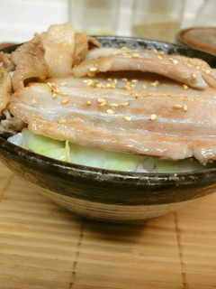 *豚バラ肉とキャベツの丼*-レシピのメイン写真