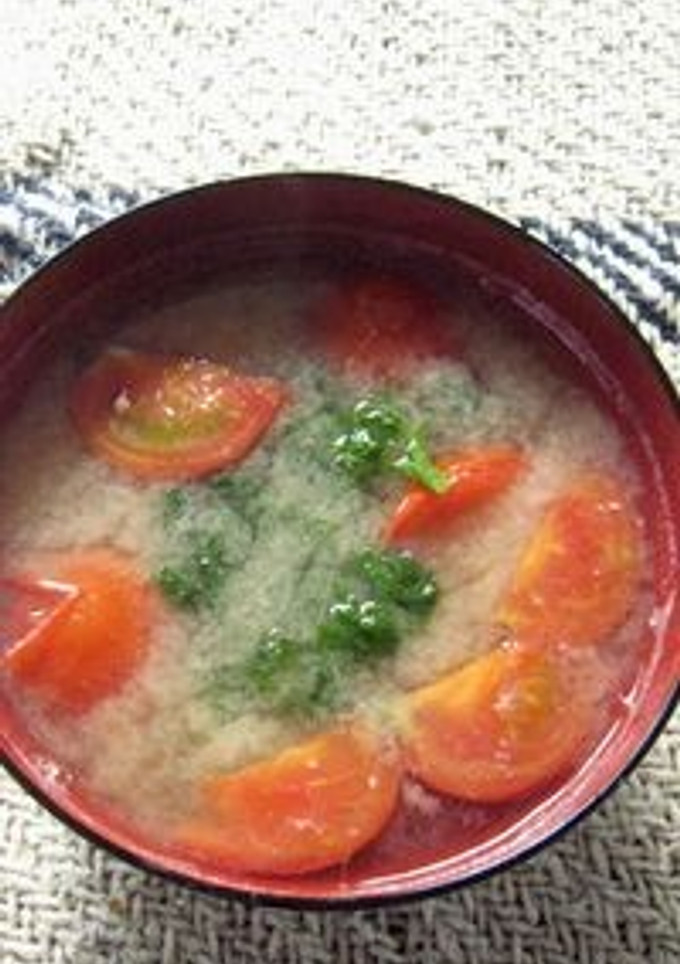 野菜ソムリエの、パセリとトマトのみそ汁。-レシピのメイン写真