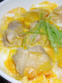 親子丼やカツ丼の玉子を半熟に仕上げるコツ-レシピのメイン写真