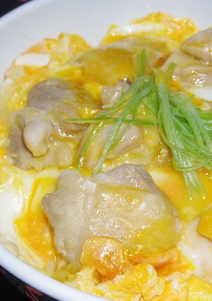 親子丼やカツ丼の玉子を半熟に仕上げるコツ-レシピのメイン写真