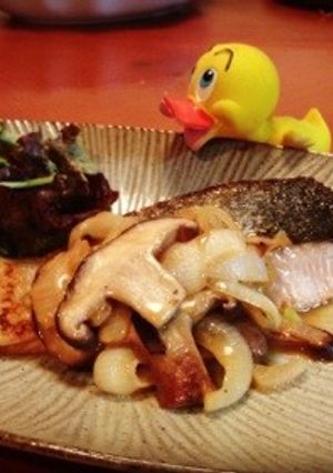 秋鮭のソテー たまねぎを添えて♪-レシピのメイン写真