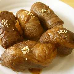 รูปของ ご飯まで味染込む♪肉巻きおにぎり