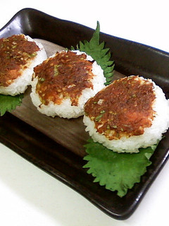 おかか梅ねぎ味噌の焼きおにぎり-レシピのメイン写真