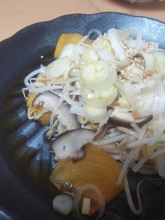 レンジで簡単☆柿と野菜のごま酢がけ-レシピのメイン写真