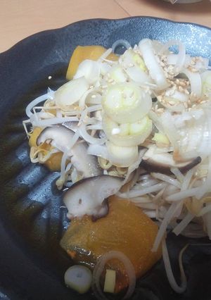 レンジで簡単☆柿と野菜のごま酢がけ-レシピのメイン写真