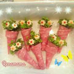 รูปของ デコおかず♪ハムとかいわれで花束