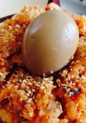 簡単キムチ煮卵のせ チャーハン-レシピのメイン写真