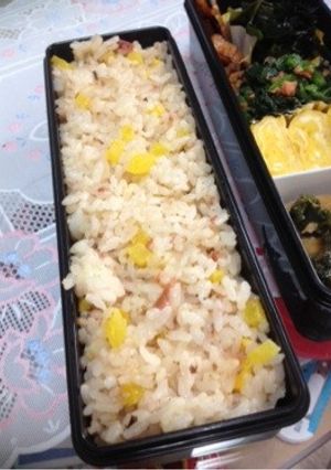 お弁当に!梅マヨのたくあん入り混ぜご飯-レシピのメイン写真