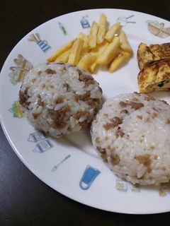 そぼろが余ったら…バターおにぎり◎-レシピのメイン写真
