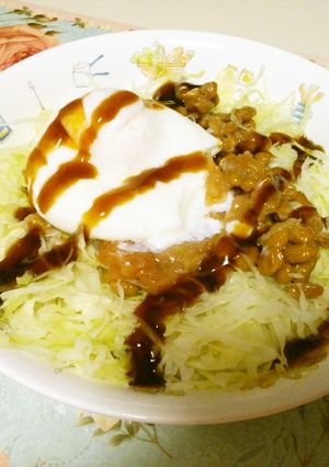 こってりキャベツ～梅納豆と卵をのせて～-レシピのメイン写真