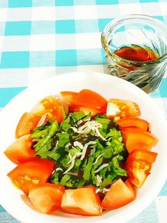 ひじきと菊菜(春菊)・トマトのサラダ♪-レシピのメイン写真