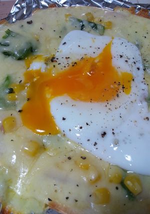 クリームピザ目玉焼き添え-レシピのメイン写真