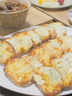 ブルーチーズ香るこんがりはちみつパン。-レシピのメイン写真