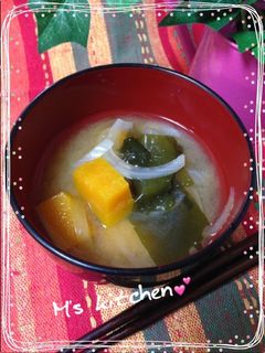 ほんのり甘い♪南瓜と玉ねぎの味噌汁♡-レシピのメイン写真