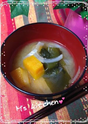 ほんのり甘い♪南瓜と玉ねぎの味噌汁♡-レシピのメイン写真