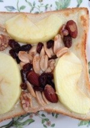 りんご、レーズンとナッツ類のチーズパン-レシピのメイン写真