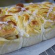 スクエア型でリンゴパン。