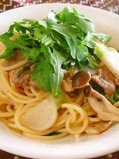 春菊と豚肉のバターポン酢パスタ-レシピのメイン写真