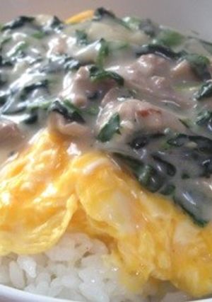 ほうれん草クリームのオムレツ丼-レシピのメイン写真