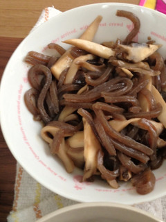 ピリ辛ヘルシー!キノコとこんにゃく炒め煮-レシピのメイン写真