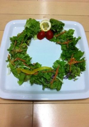 クリスマスリースサラダ レモン飾り切り-レシピのメイン写真
