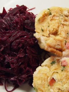 パンだんごと赤キャベツの甘辛煮-レシピのメイン写真