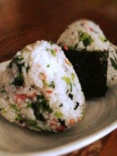 ふりかけに一手間♪青菜と小エビのおにぎり-レシピのメイン写真