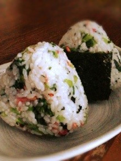 ふりかけに一手間♪青菜と小エビのおにぎり-レシピのメイン写真