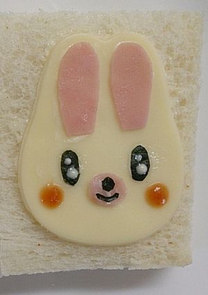 ゆで卵型でうさぎのキャラ弁？キャラパン？-レシピのメイン写真