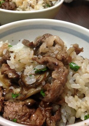 牛肉と舞茸のガーリックバターライス-レシピのメイン写真