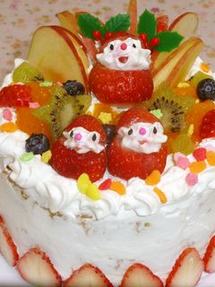 いちごサンタのにぎやかクリスマスケーキ。-レシピのメイン写真