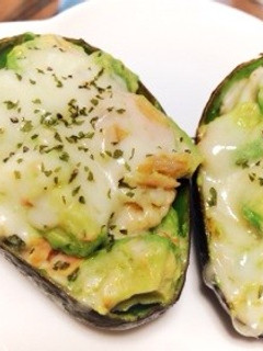 簡単10分!鮭とアボカドのチーズ焼き-レシピのメイン写真