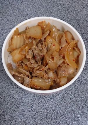 簡単！旨辛！豚キムチ丼-レシピのメイン写真