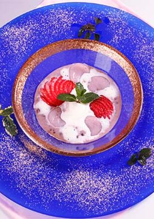 旬のあまおうイチゴを練りこんだ白玉善哉-レシピのメイン写真