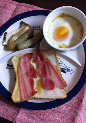 卵 ベーコンもパンと一緒にチンしちゃぉ！-レシピのメイン写真