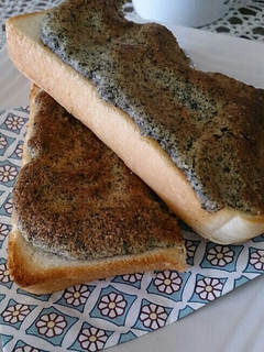 ふわふわ食パンで*簡単黒胡麻トースト-レシピのメイン写真