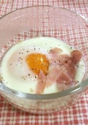 忙しい朝に！レンジで簡単ベーコンエッグ-レシピのメイン写真