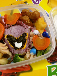 キョウリュウバイオレット風おにぎり弁当-レシピのメイン写真