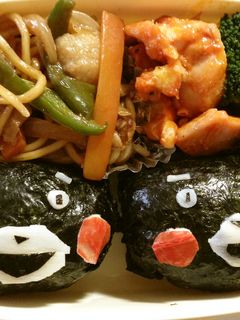 海苔とカニカマでくまモンおにぎりキャラ弁-レシピのメイン写真