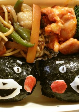 海苔とカニカマでくまモンおにぎりキャラ弁-レシピのメイン写真