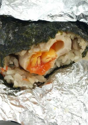炊き込みご飯が余ったら 半熟卵おにぎり♪-レシピのメイン写真