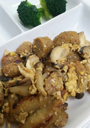 残り物リメイク★焼き鳥ときのこの卵炒め-レシピのメイン写真