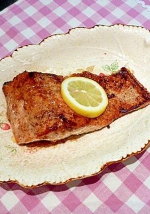 超簡単♡鮭のムニエル！決め手は焦がしバタ-レシピのメイン写真