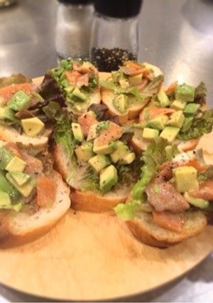 スモークサーモンとアボカドのタルティーヌ-レシピのメイン写真