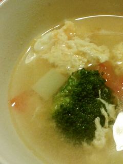 トマトとブロッコリーと卵のスープ-レシピのメイン写真