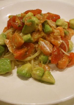 スモークサーモンとアボカドの冷製パスタ-レシピのメイン写真