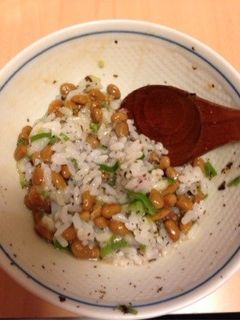 ズボラ飯?簡単夜食!納豆ゆかり茶漬け-レシピのメイン写真