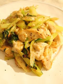 セロリと鶏むね肉のサッパリ炒め-レシピのメイン写真