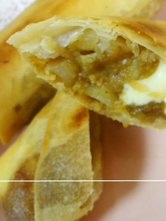 残りカレーをリメイク*カレーポテト春巻き-レシピのメイン写真
