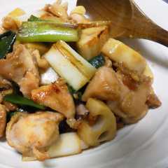 รูปของ 鶏肉と蓮根と長葱の香ばし炒め